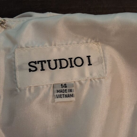 Studio I White Fit & Flare Sleeveless Dress With Red & Black Floral Print Ribbon - Picture 6 of 7